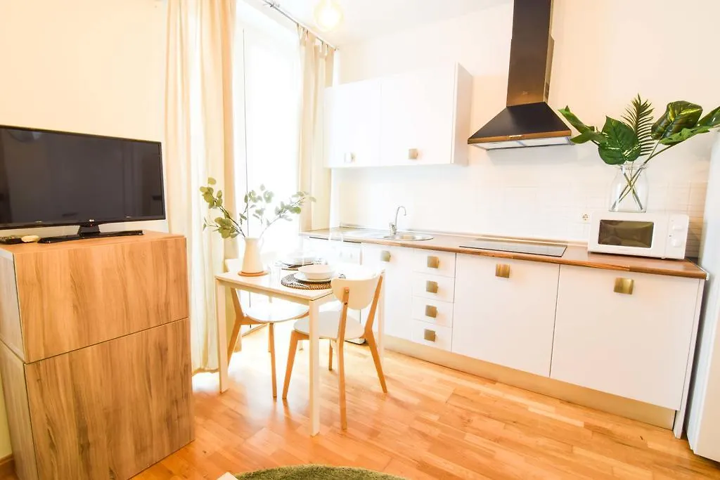 Letmalaga Carreteria Apartment